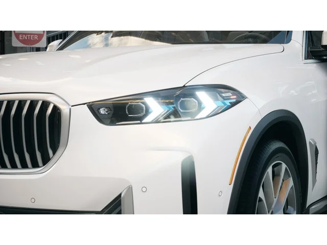 New 2026 Mineral White Metallic BMW xDrive40i image 6