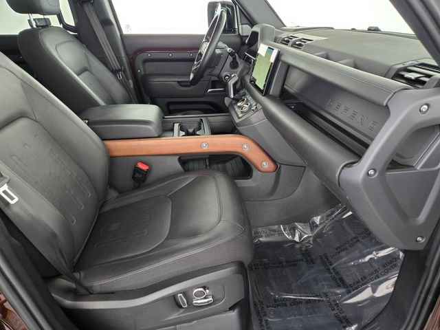 Used 2023  Land Rover X image 3