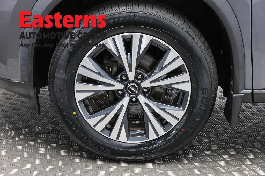 Used 2023 Gray Nissan SV image 32
