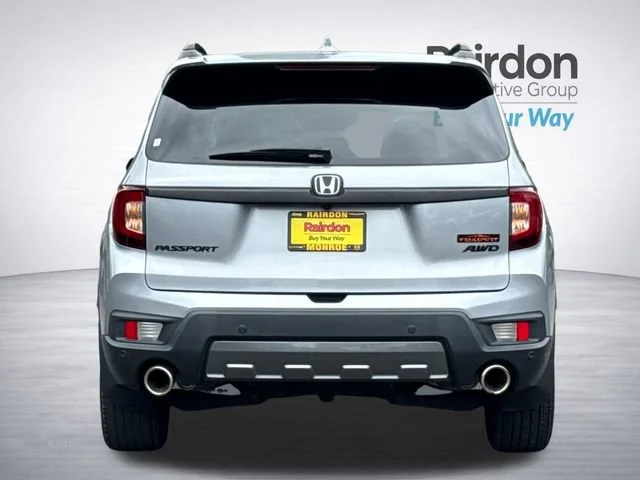 Used 2023 Lunar Silver Metallic Honda TrailSport image 5