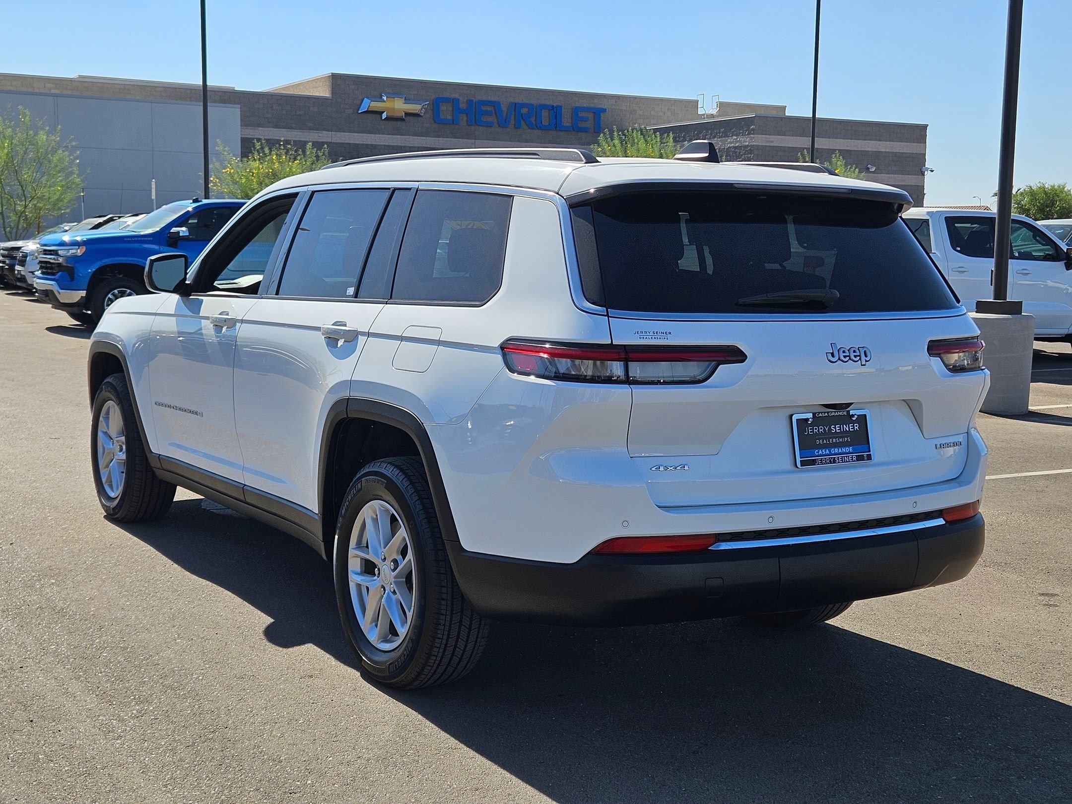 Used 2024 White Jeep Laredo 4x4 image 3