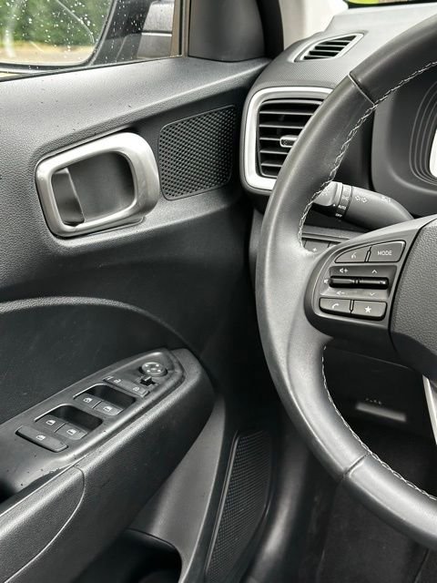 2025 Hyundai Venue SEL - Photo 24