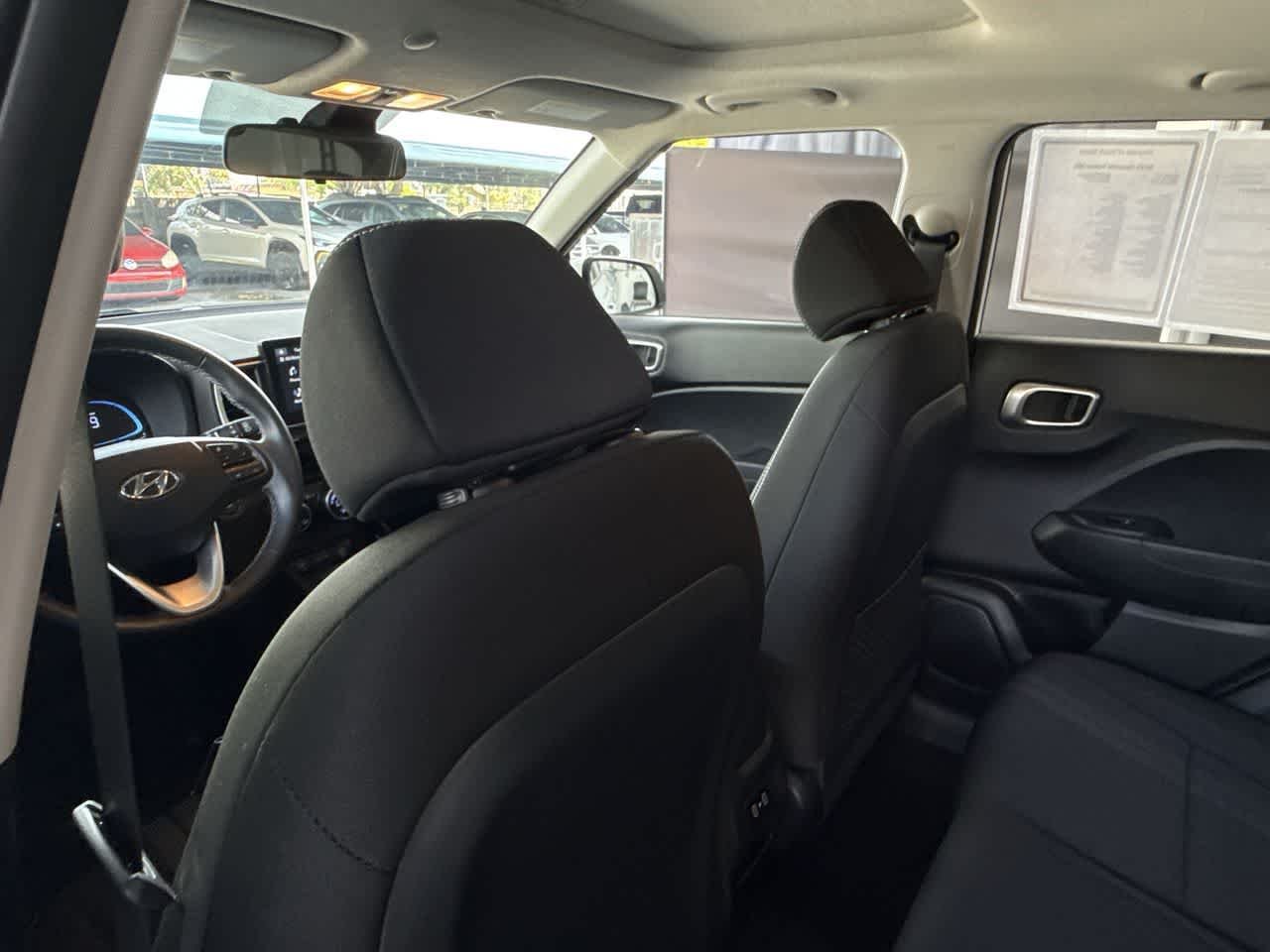 2025 Hyundai Venue SEL - Photo 23