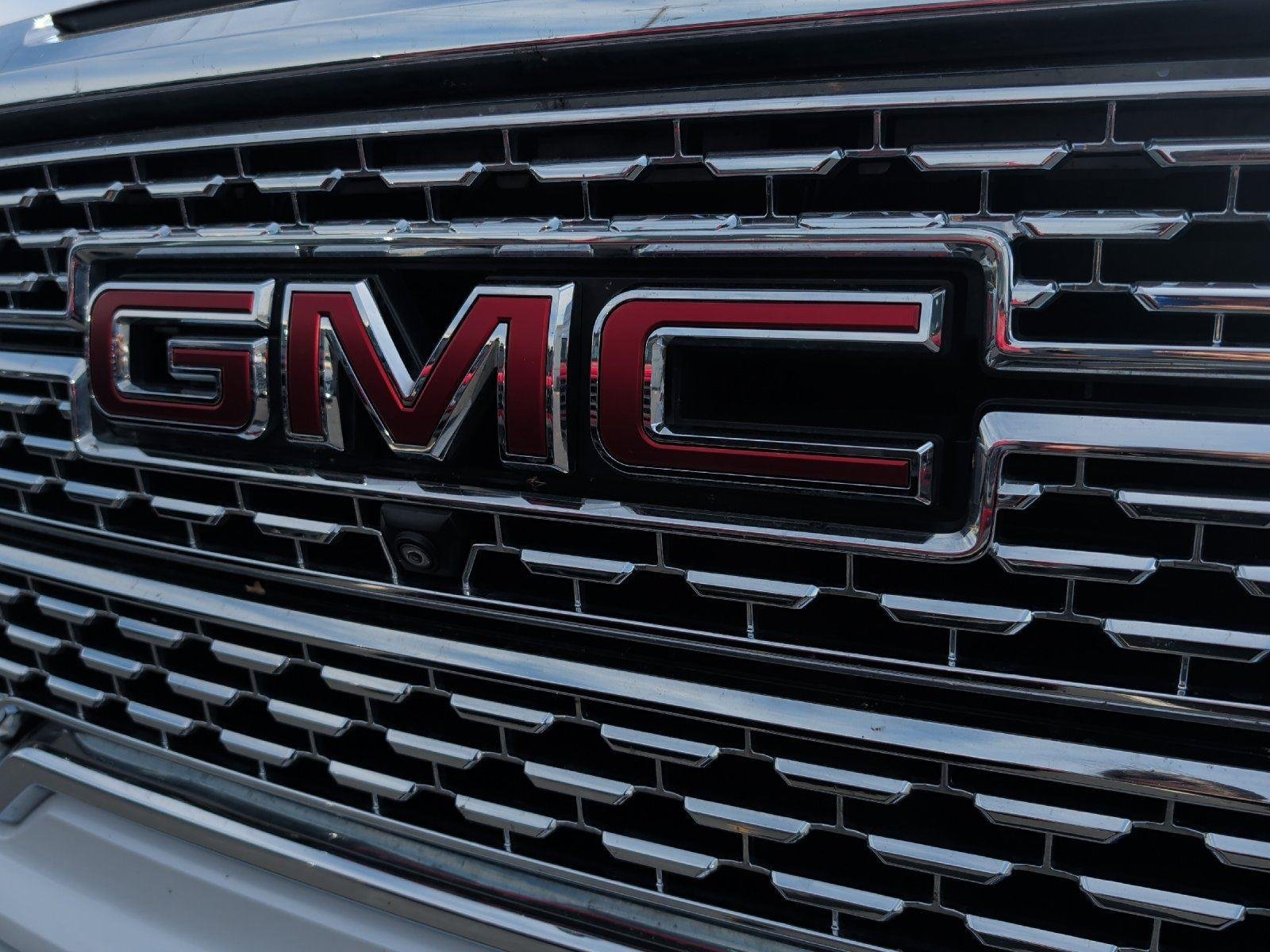 Used 2020 White Frost Tricoat GMC Denali image 11