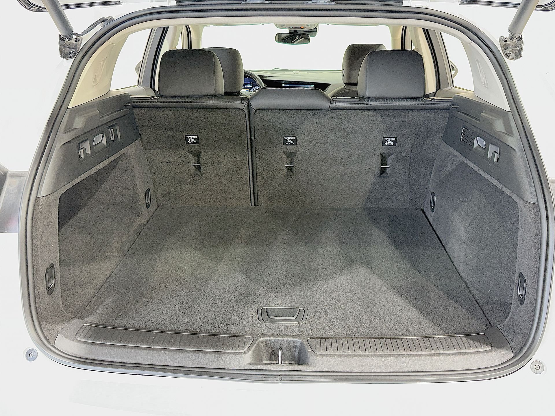 Used 2023 Summit White Buick Essence image 23