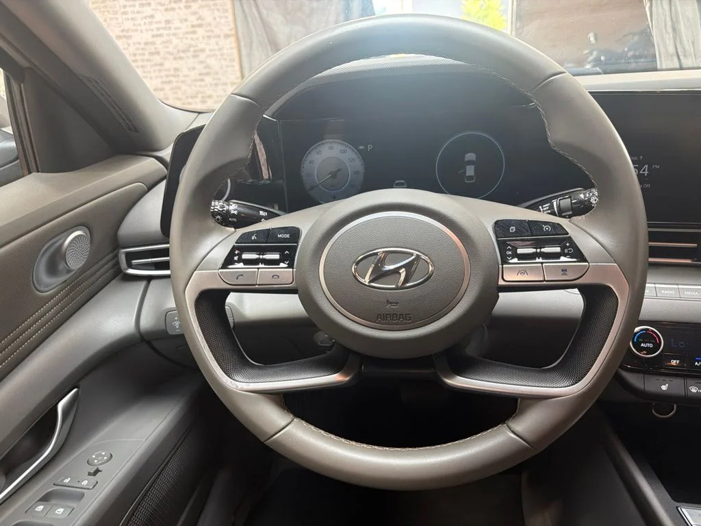 Used 2023 Fluid Metal Hyundai SEL image 18