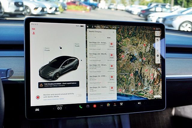 Used 2021  Tesla Standard Range Plus image 31