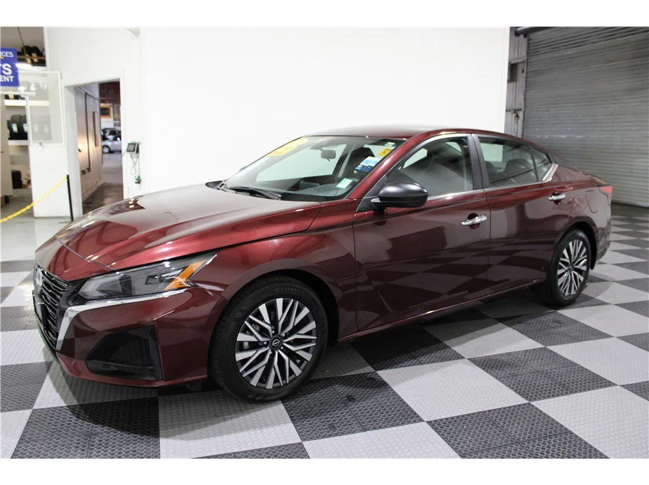 Used 2025 Garnet Pearl Metallic Nissan SV image 7