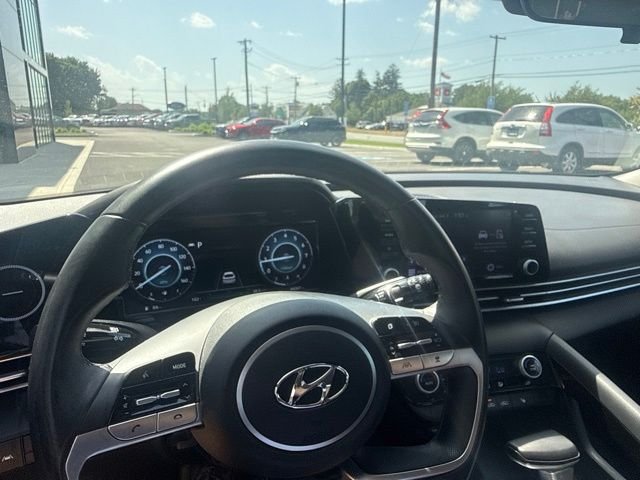 Used 2022 Shimmering Silver Pearl Hyundai SEL image 19