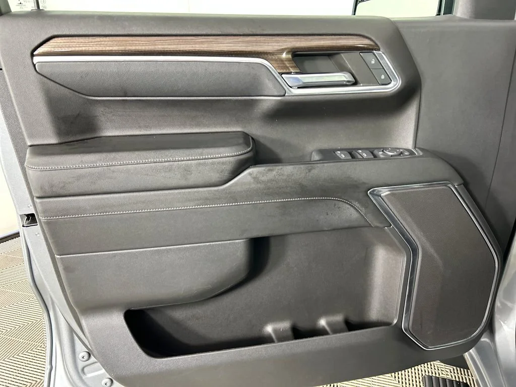 Used 2023 Sterling Gray Metallic Chevrolet LT (2FL) image 12