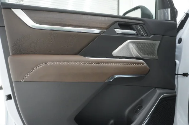 2026 GMC Acadia Denali Ultimate - Photo 15