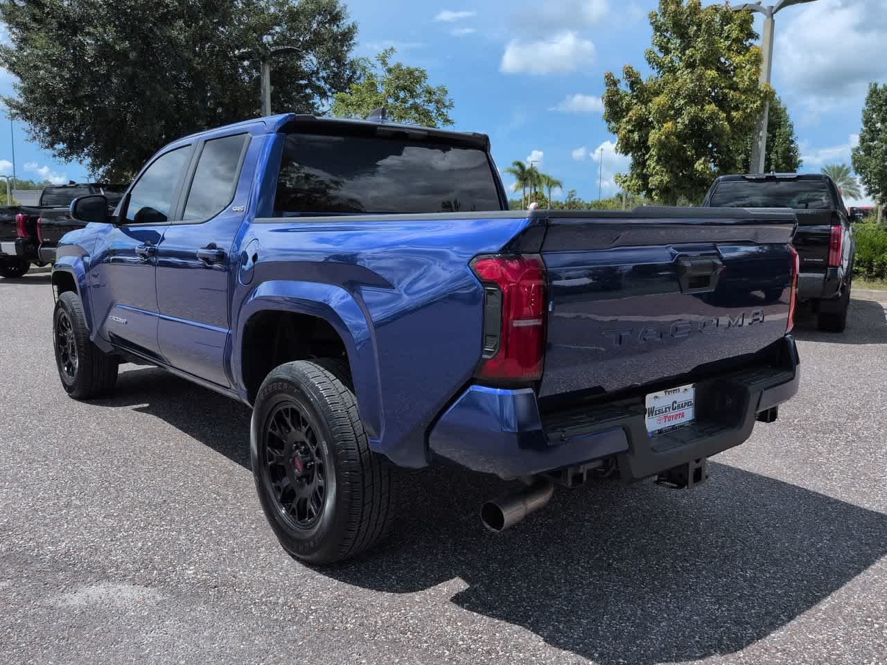 Used 2025 Blue Crush Metallic Toyota SR5 image 4
