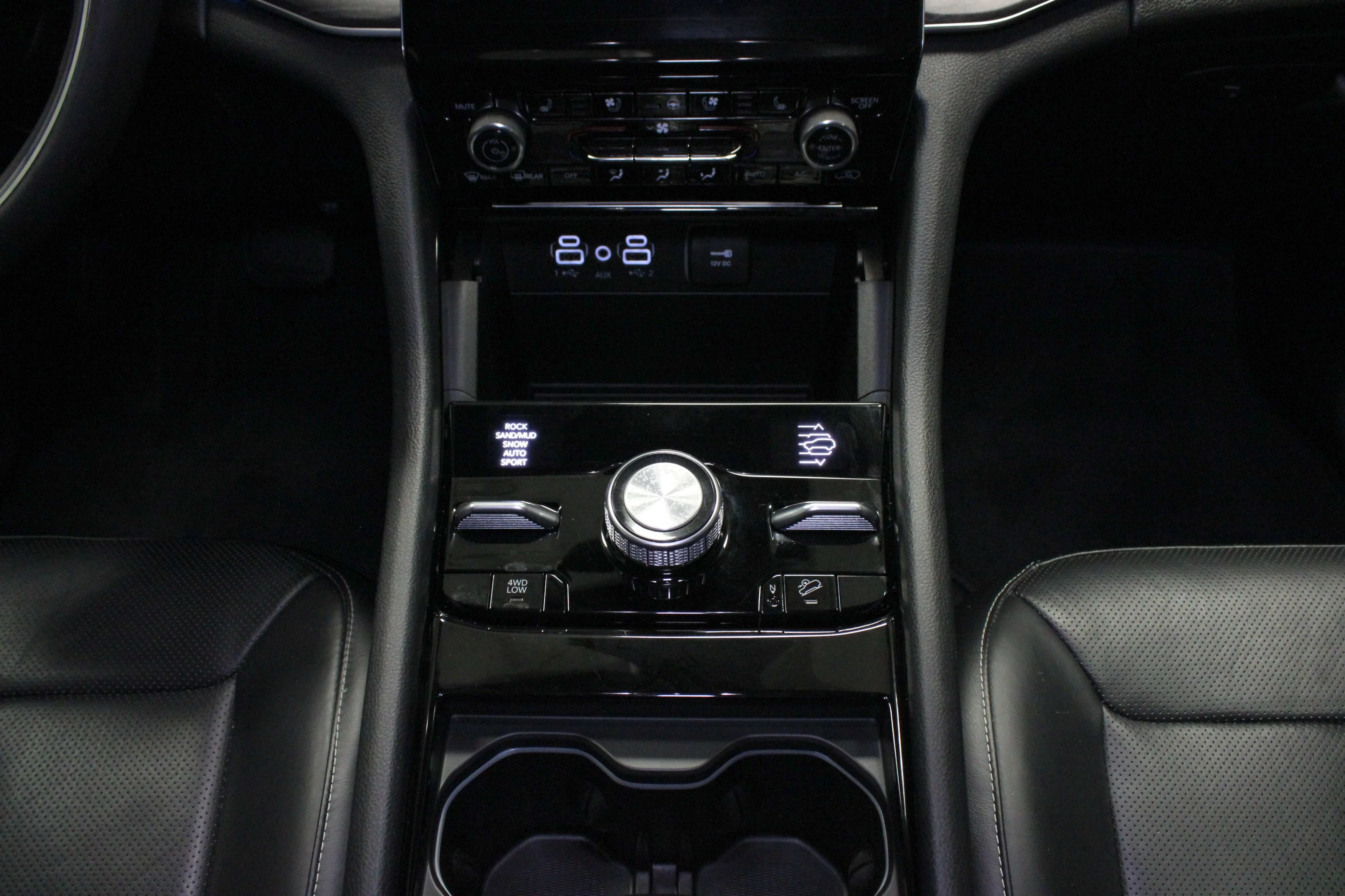 Used 2023 Diamond Black Crystal Pearlcoat Jeep Overland 4xe image 21