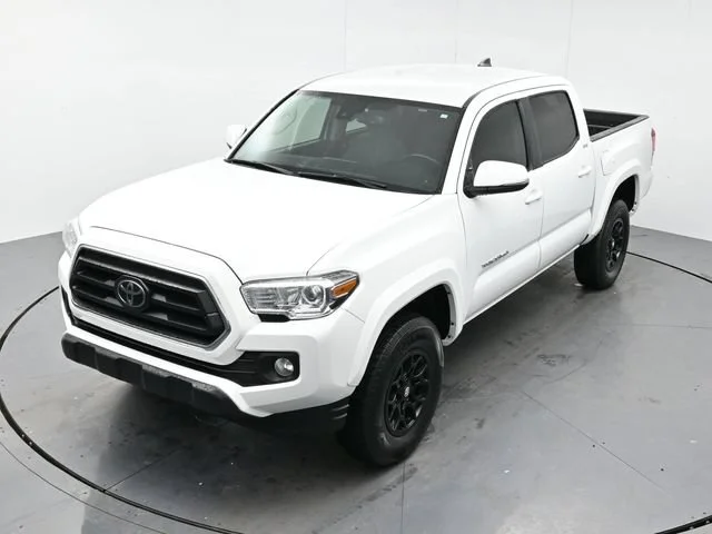Used 2022 White Toyota SR5 image 30