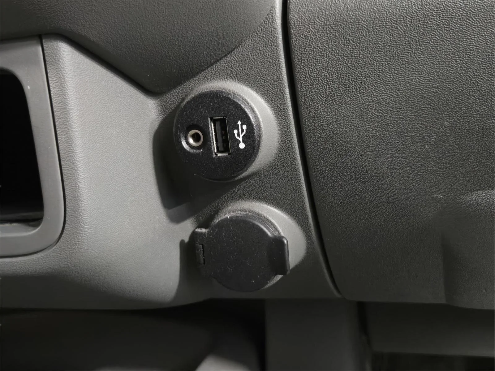 Used 2018 Gun Metallic Nissan SV V6 image 23