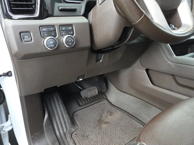 Used 2024 White GMC Denali image 28