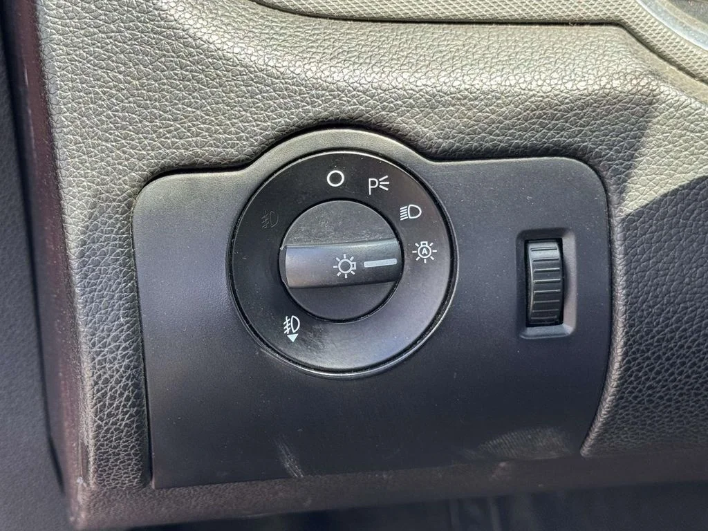 Used 2014 Red Ford V6 image 6