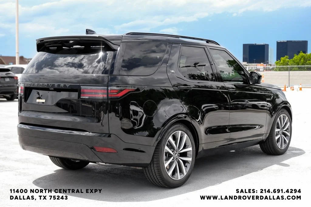 New 2026 Santorini Black Metallic Land Rover Dynamic SE image 6