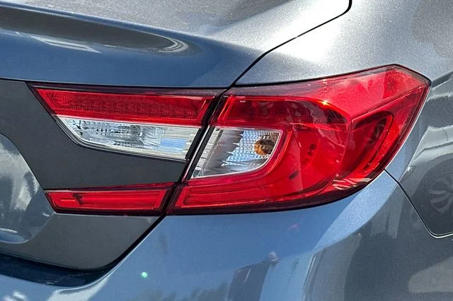 Used 2018 Modern Steel Metallic Honda EX image 7