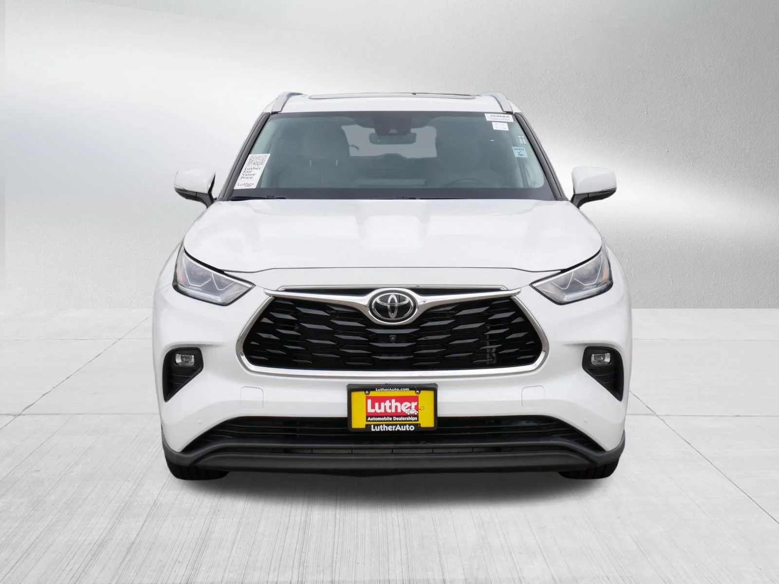 Used 2023 Toyota Highlander Limited with VIN 5TDKDRBH6PS034892 for sale in Brooklyn Center, Minnesota