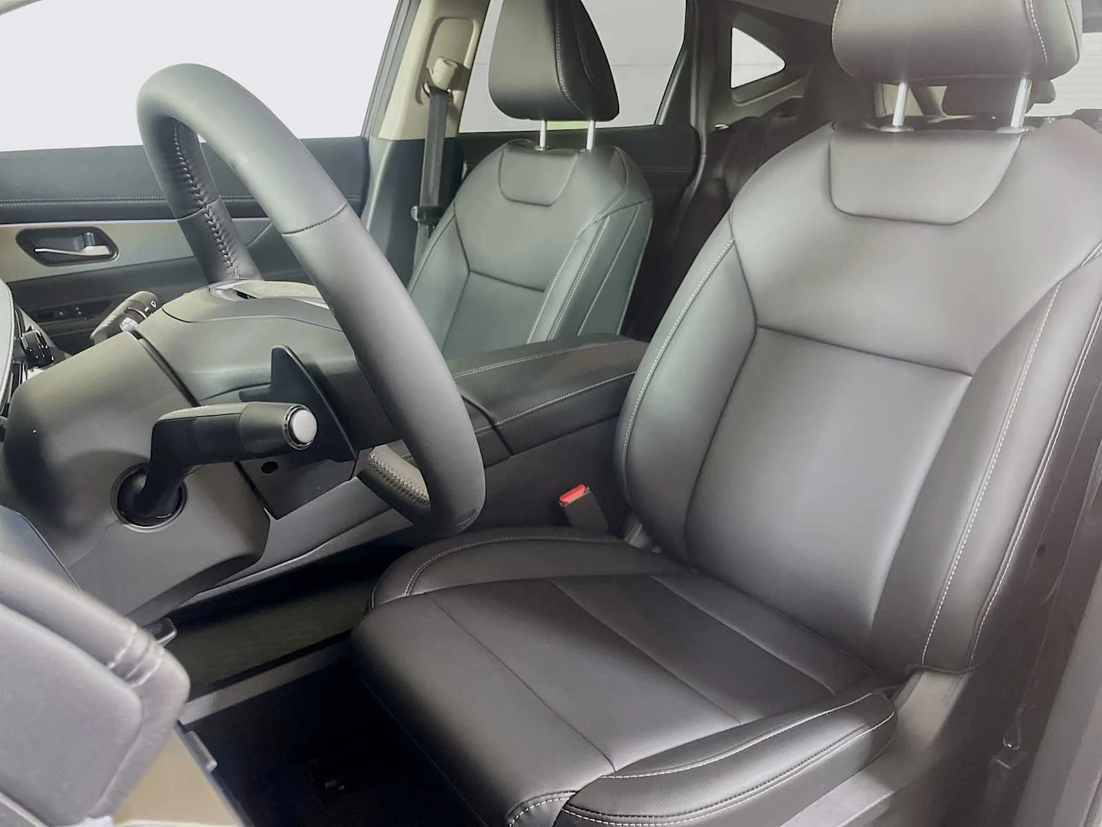 Used 2025 Boulder Gray Pearl/Super Black Nissan SL image 18