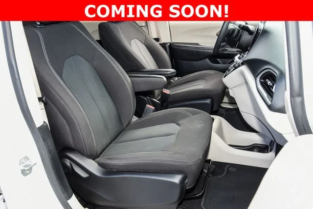 Used 2022 White Chrysler LX image 23