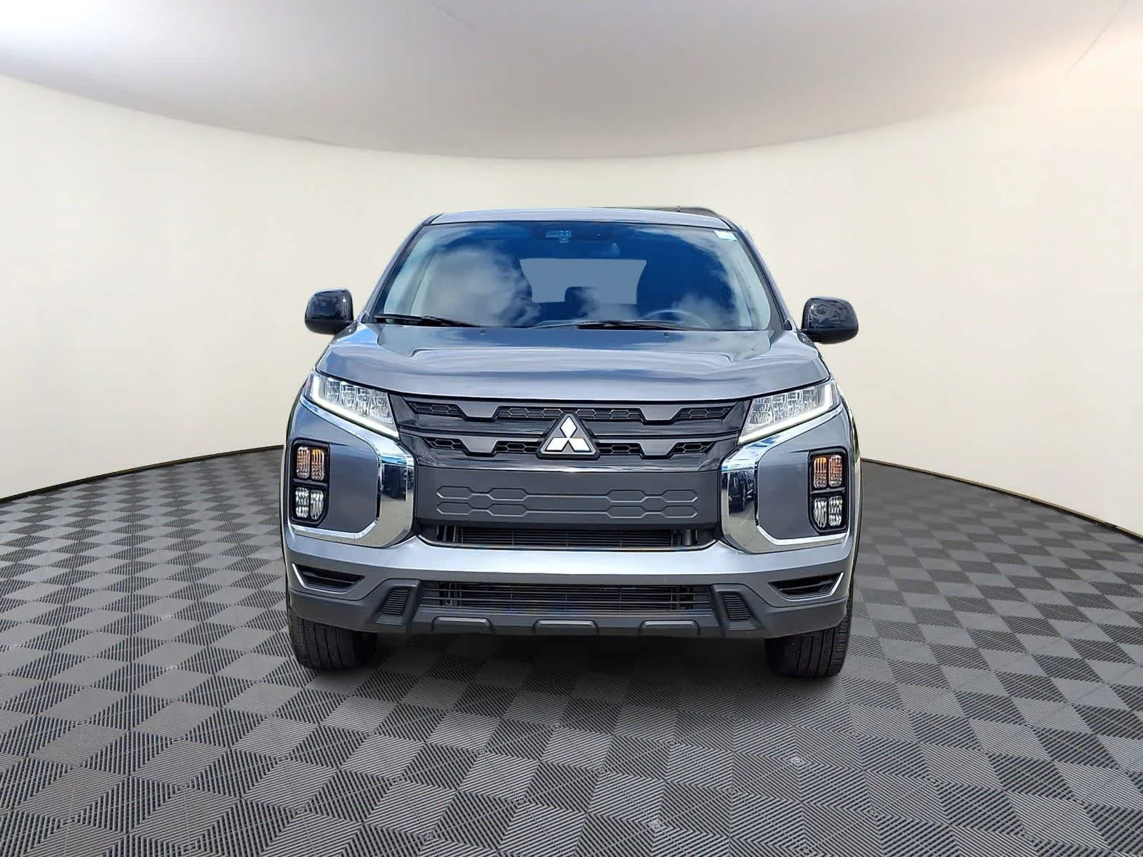 Used 2025 Mercury Gray Metallic Mitsubishi LE image 3