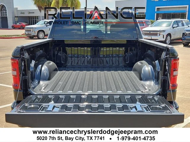 New 2026 Diamond Black Crystal Pearl-Coat Exterior Paint RAM Big Horn/Lone Star image 7