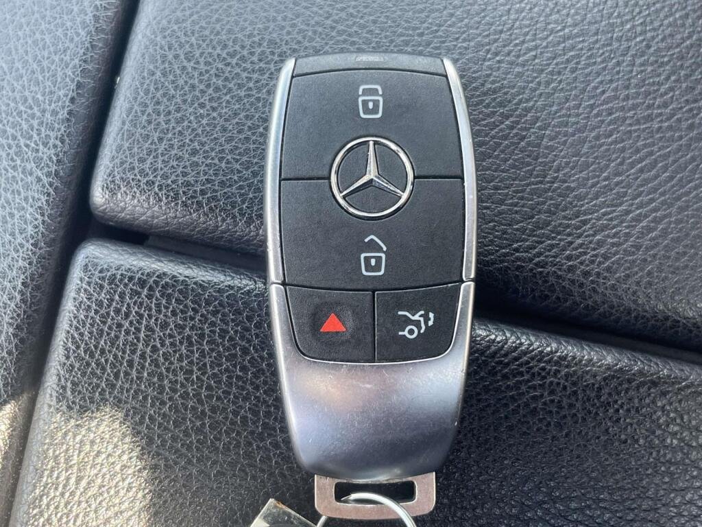 Certified Used 2025 Obsidian Black Metallic Mercedes-Benz GLE 350 image 4