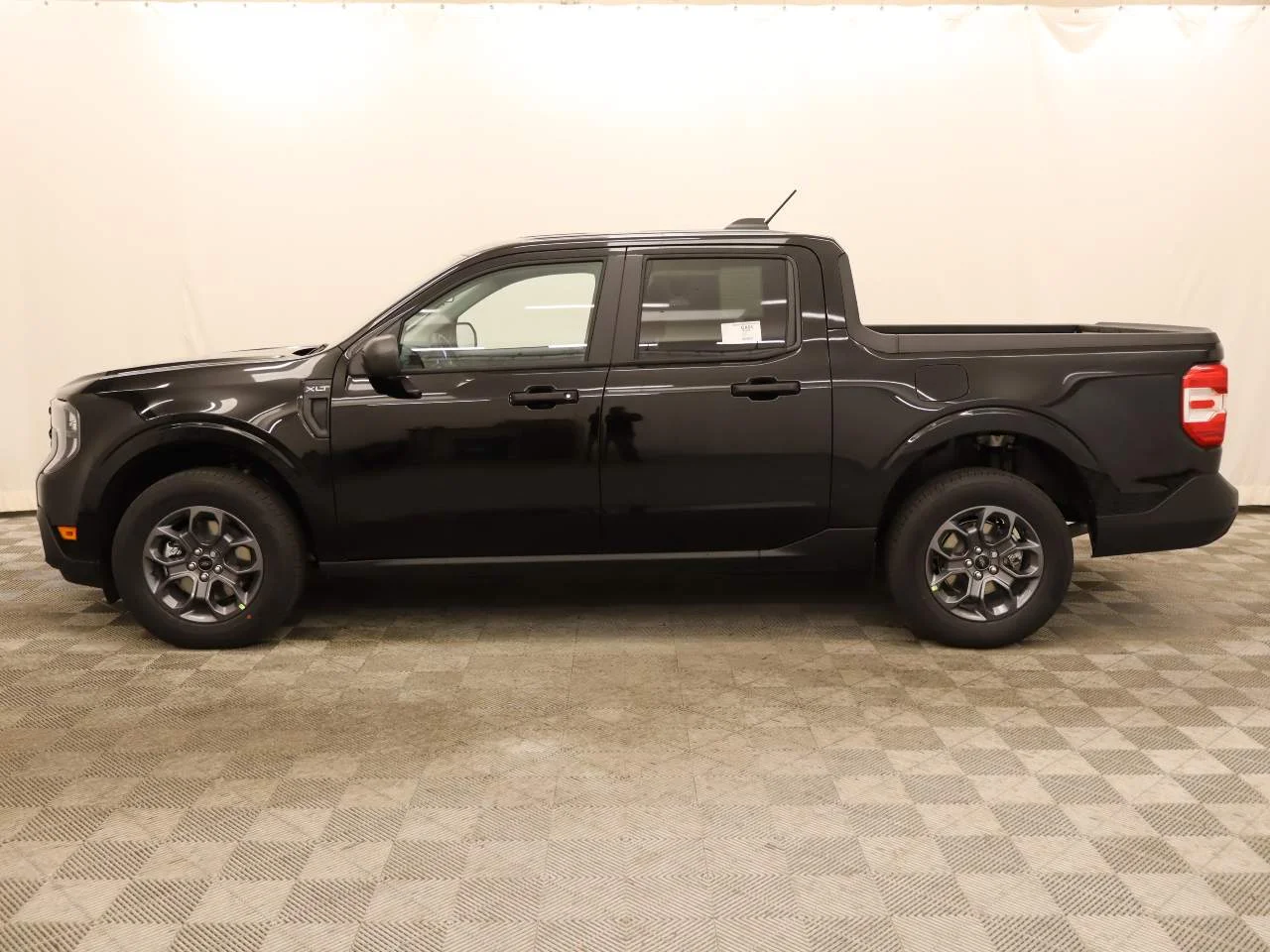 New 2026 Shadow Black Ford XLT image 2