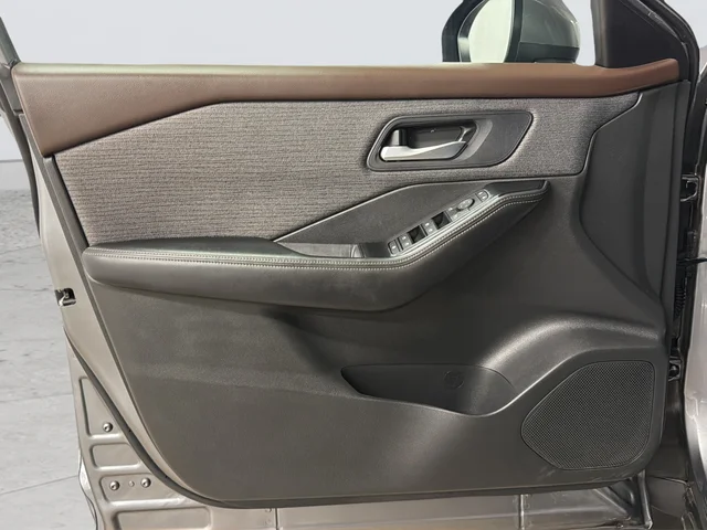 Used 2023 Gray Nissan SV image 24