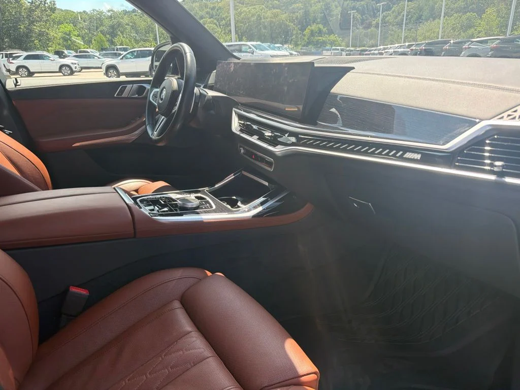 Used 2023 Black BMW M60i image 29