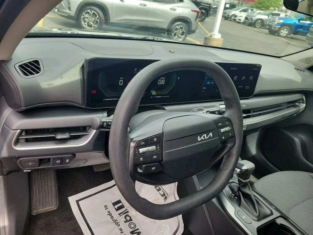 2025 Kia K4 LXS - Photo 21