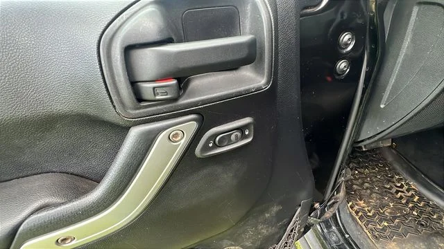 Used 2012 Black Jeep Sahara image 27