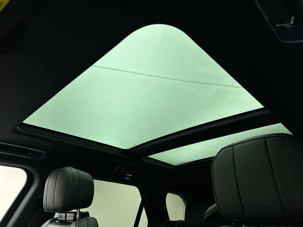 New 2027 Santorini Black Land Rover Dynamic SE image 11