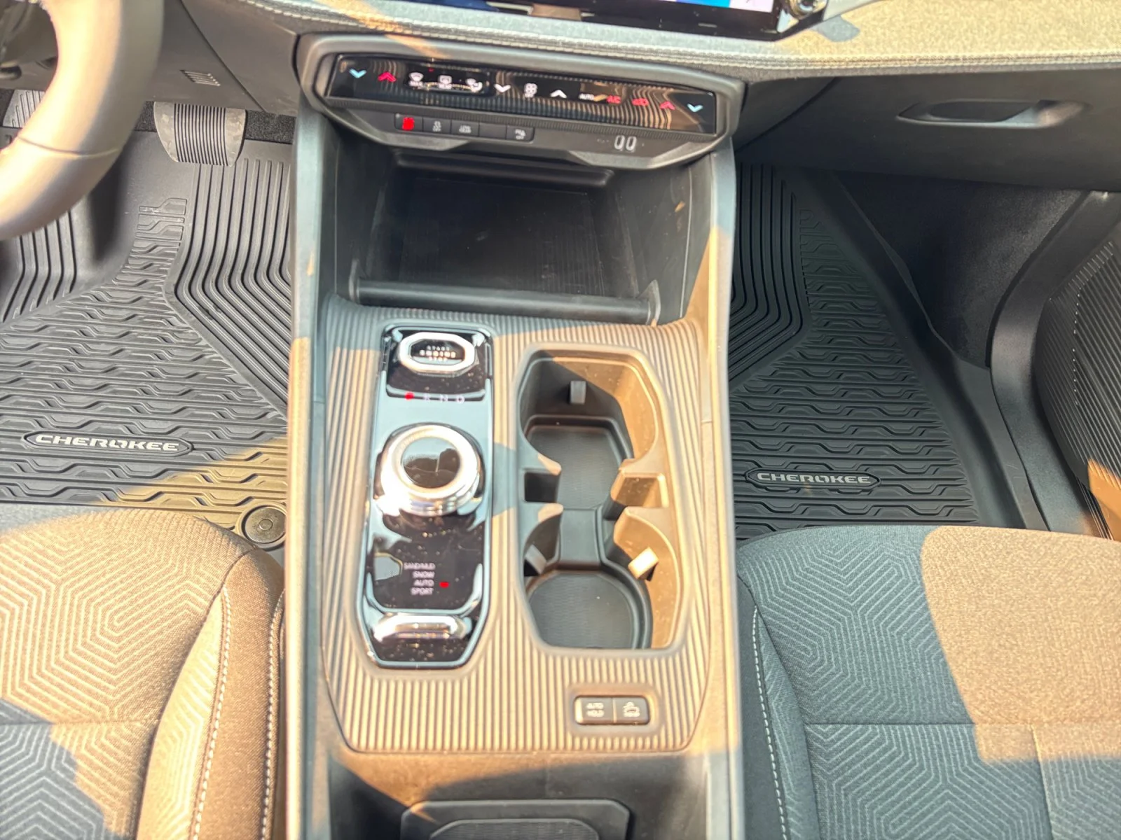 New 2026 Diamond Black Crystal Pearl Jeep Laredo image 15