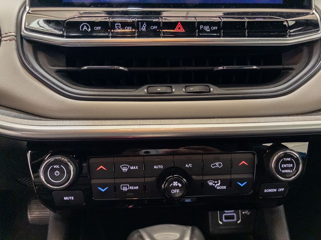 Used 2025 Blue Jeep Limited image 19