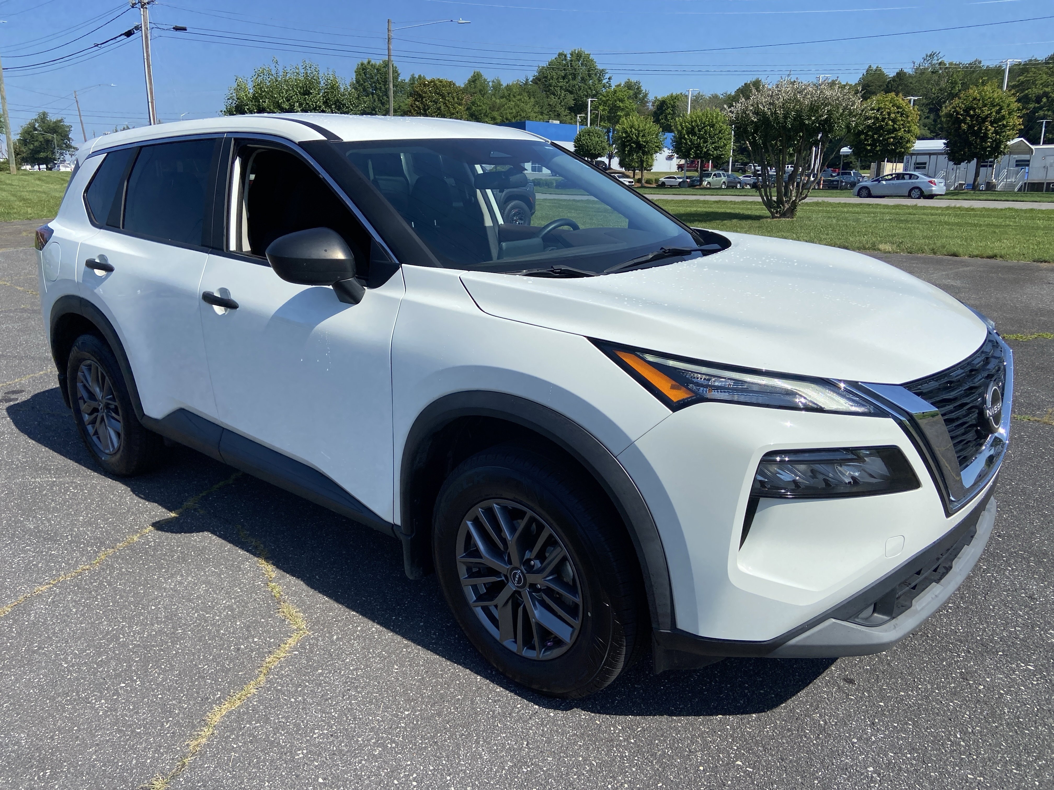 Used 2023 Glacier White Nissan S image 3
