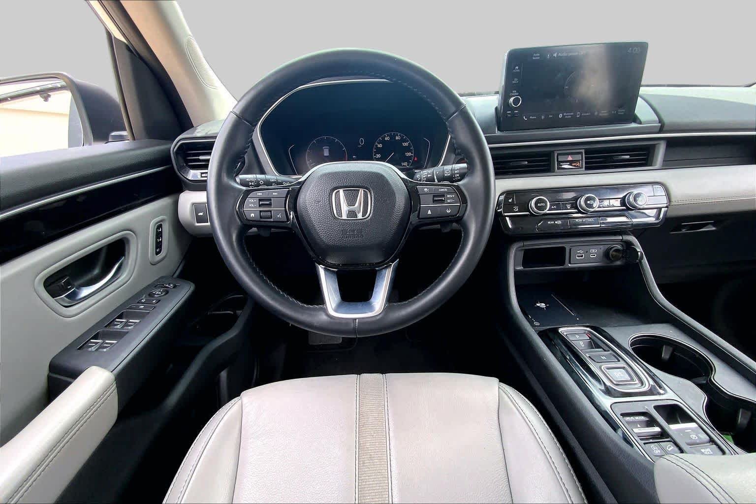 Certified Used 2023 Platinum White Pearl Honda EX-L 7 Passenger image 6