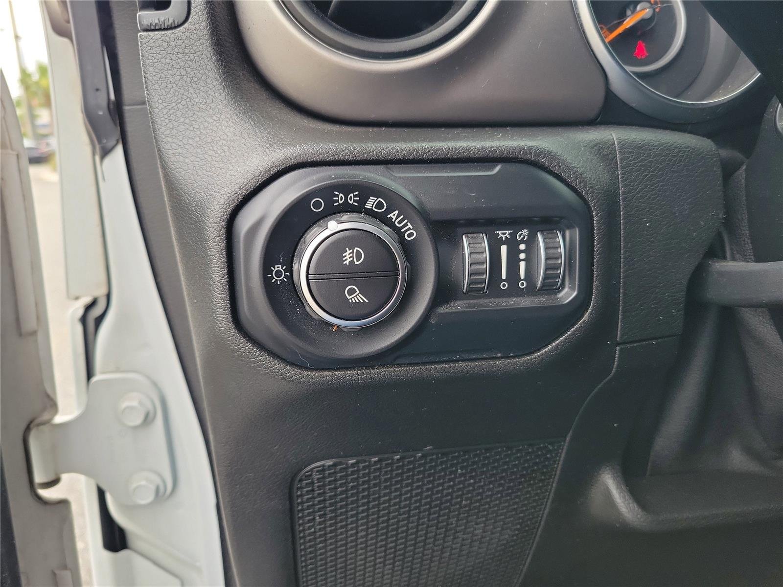Used 2020 Bright White Clearcoat Jeep Sport S image 14