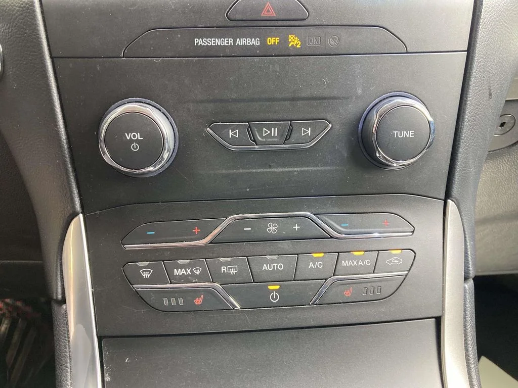 Used 2019 Gray Ford SEL image 16