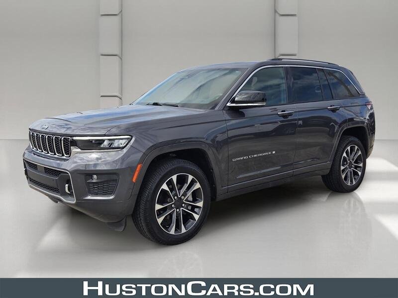 Used 2022 Gray Metallic JEEP OVERLAND 4X2 image 1