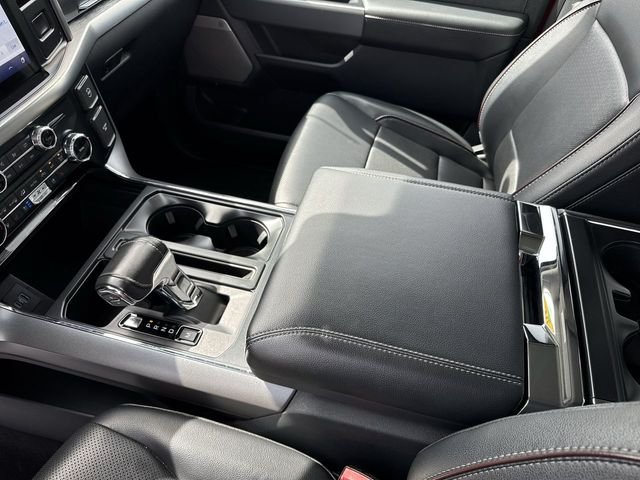 Used 2023  Ford Lariat image 24
