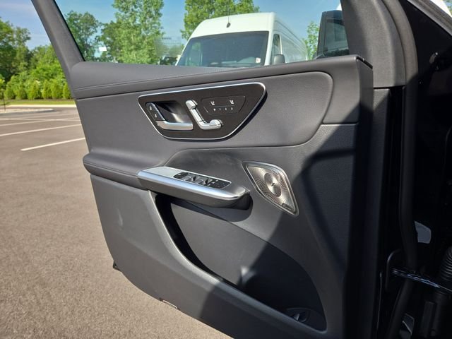New 2026 Black Mercedes-Benz GLC300 image 20