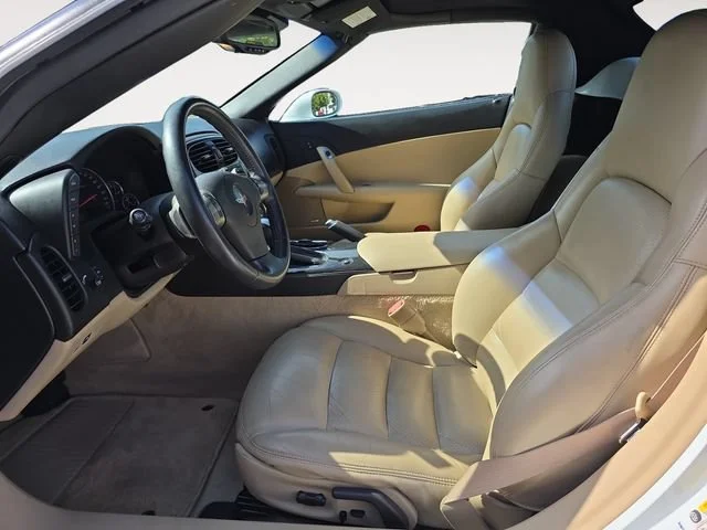 Used 2010 ARCTIC WHITE Chevrolet Z16 Grand Sport w/3LT image 9