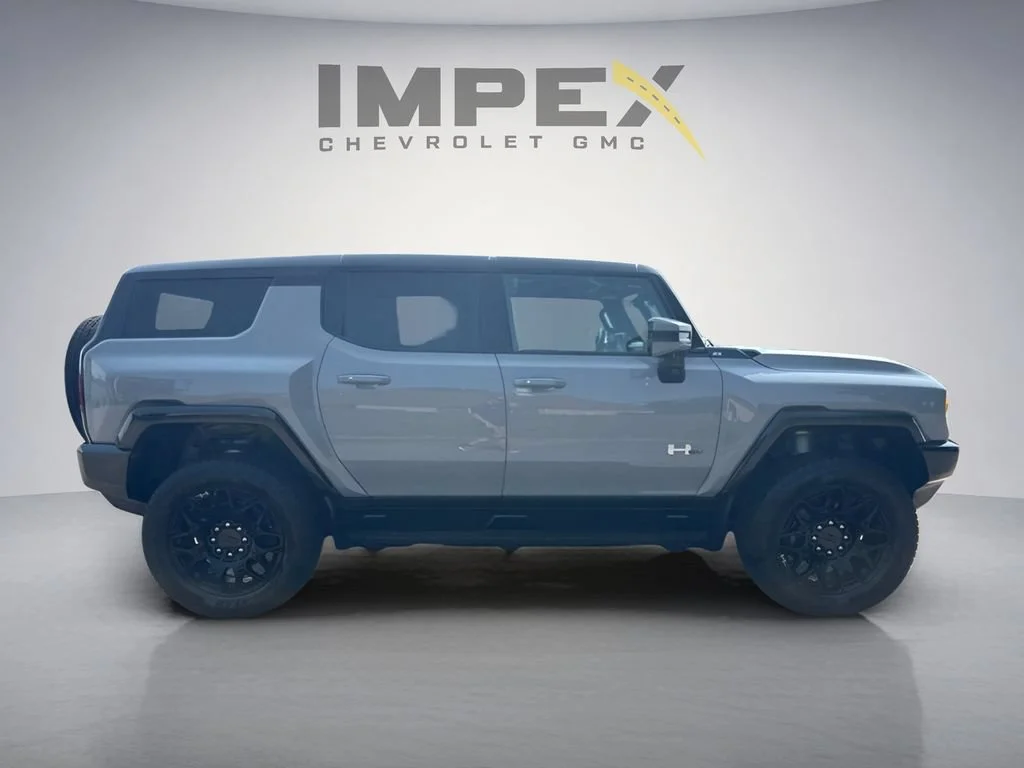 Used 2025 Meteorite Metallic (Grey) GMC 2X image 6