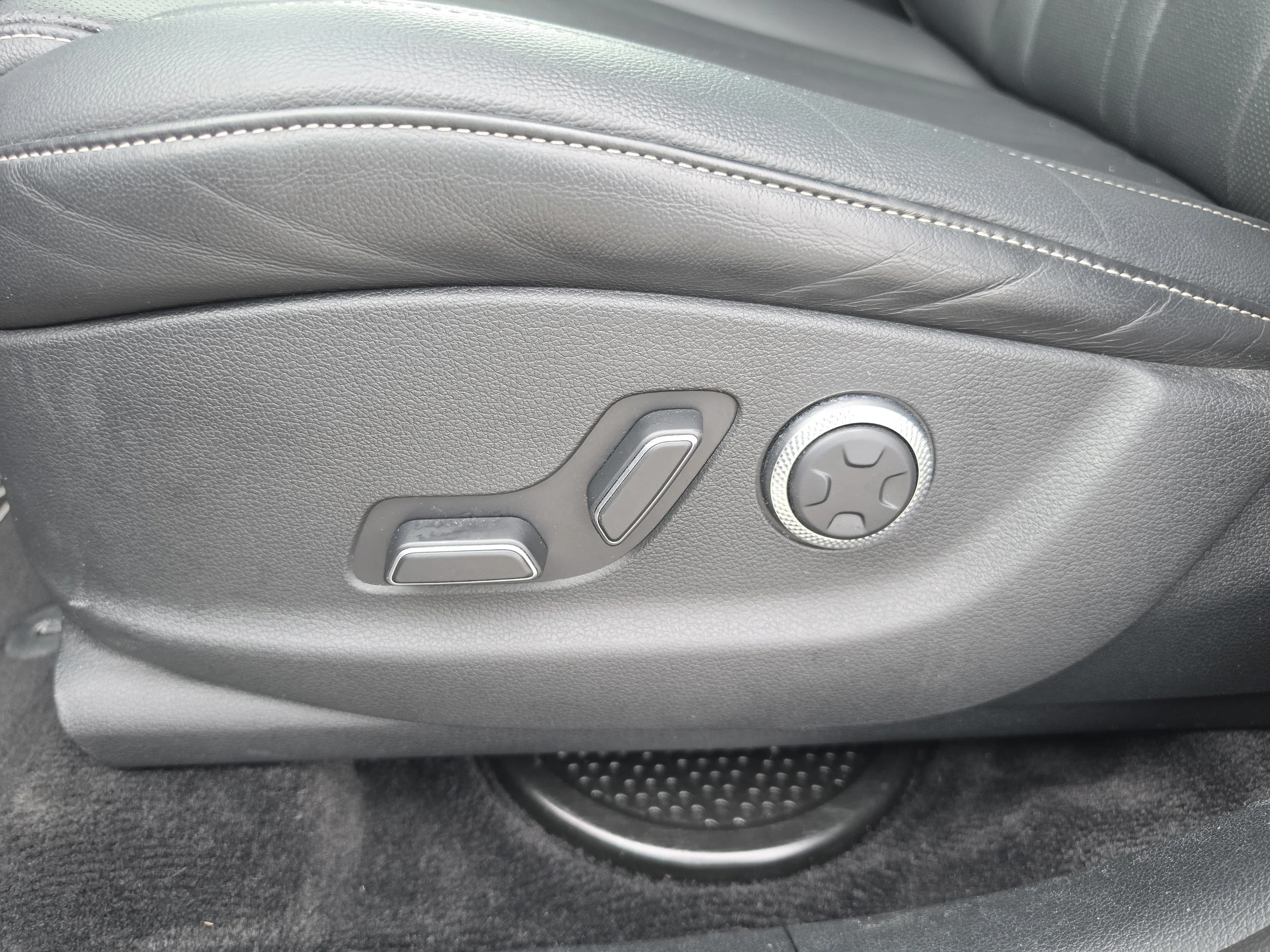 Used 2024 Savile Silver Genesis 2.5T image 25