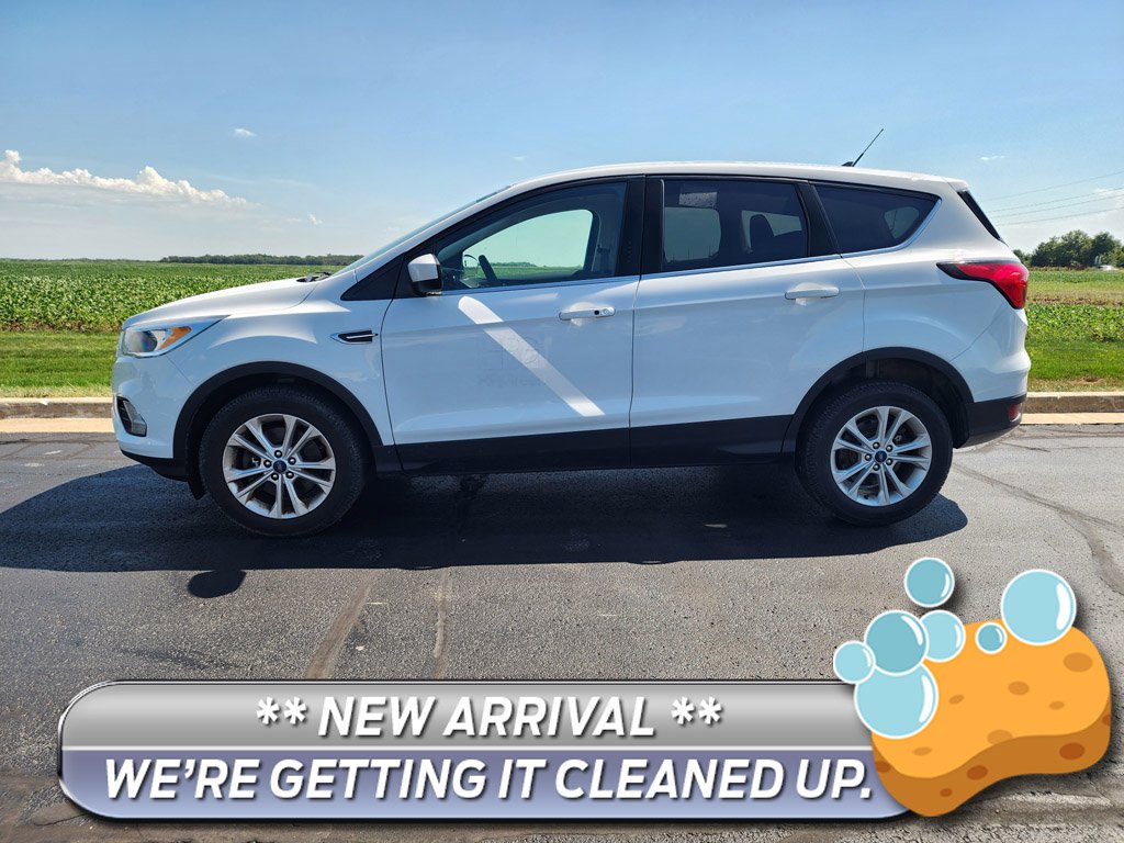 Used 2019 Oxford White Ford SE image 1