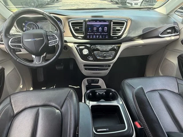 Used 2018 White Chrysler Touring L Plus image 13