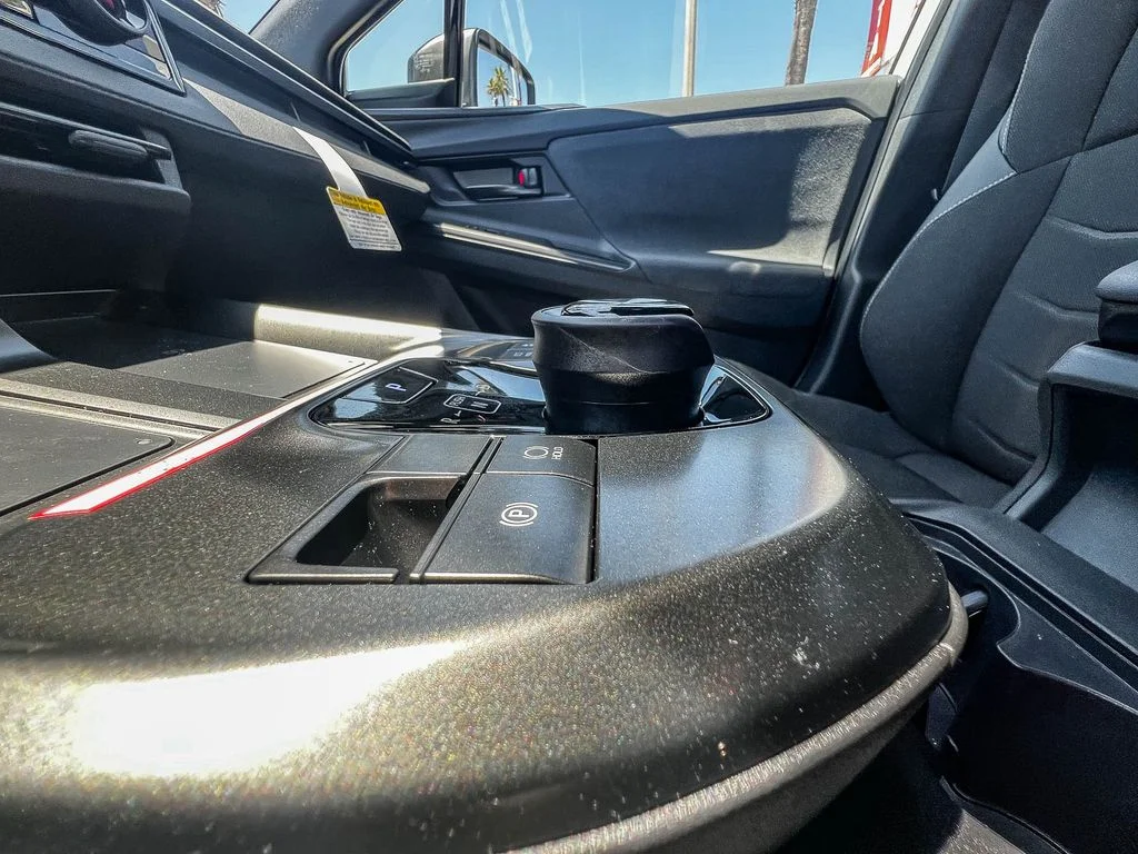 New 2026 Wind Chill Pearl <sup>1</sup> Toyota  SE image 18